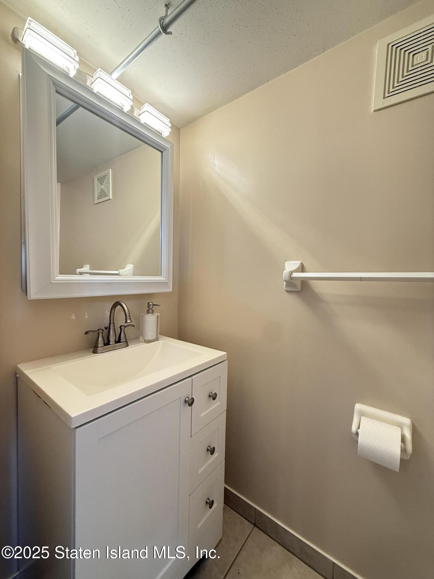 208 Osgood Avenue, Staten Island, NY, 10304 image 21