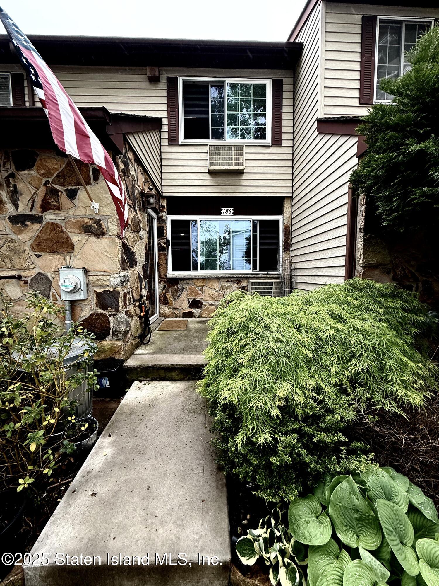 186 Corona Avenue Image 1