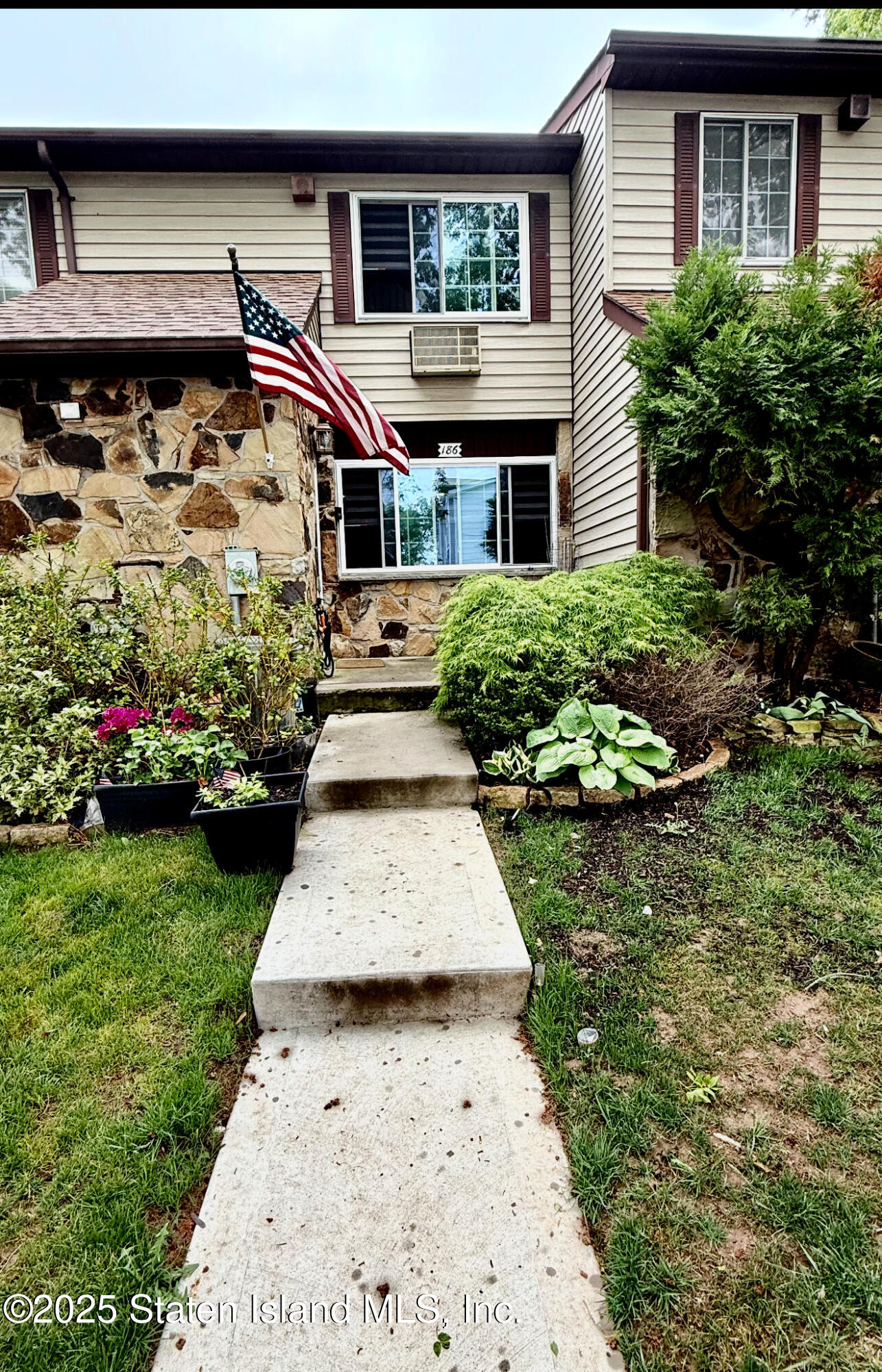 186 Corona Avenue Image 2