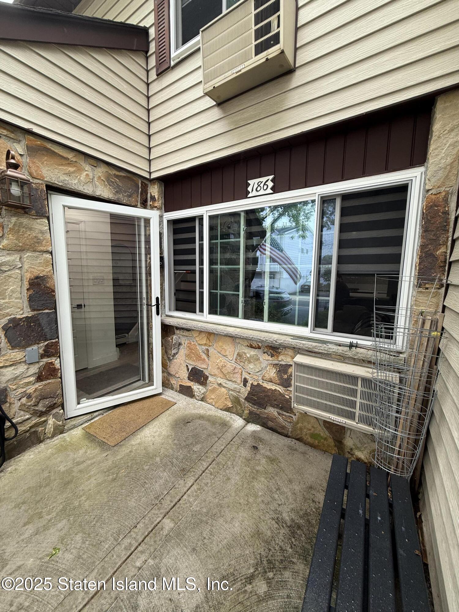 186 Corona Avenue Image 3