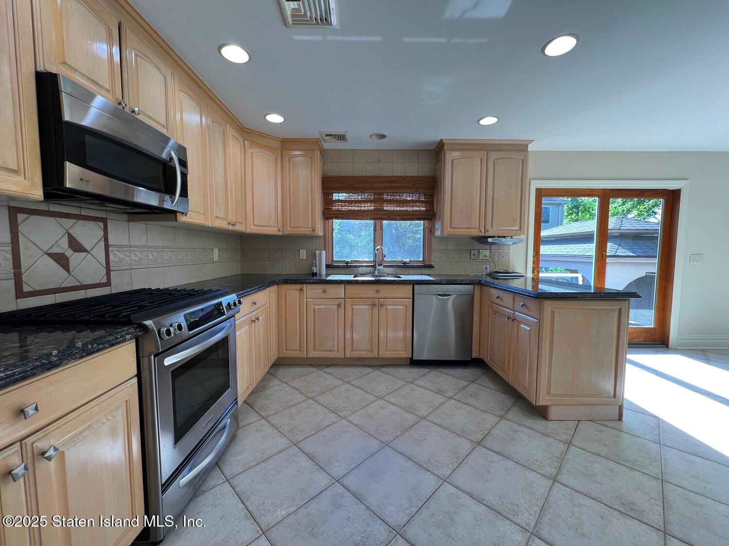 526 Yetman Avenue, Staten Island, NY, 10307 image 14