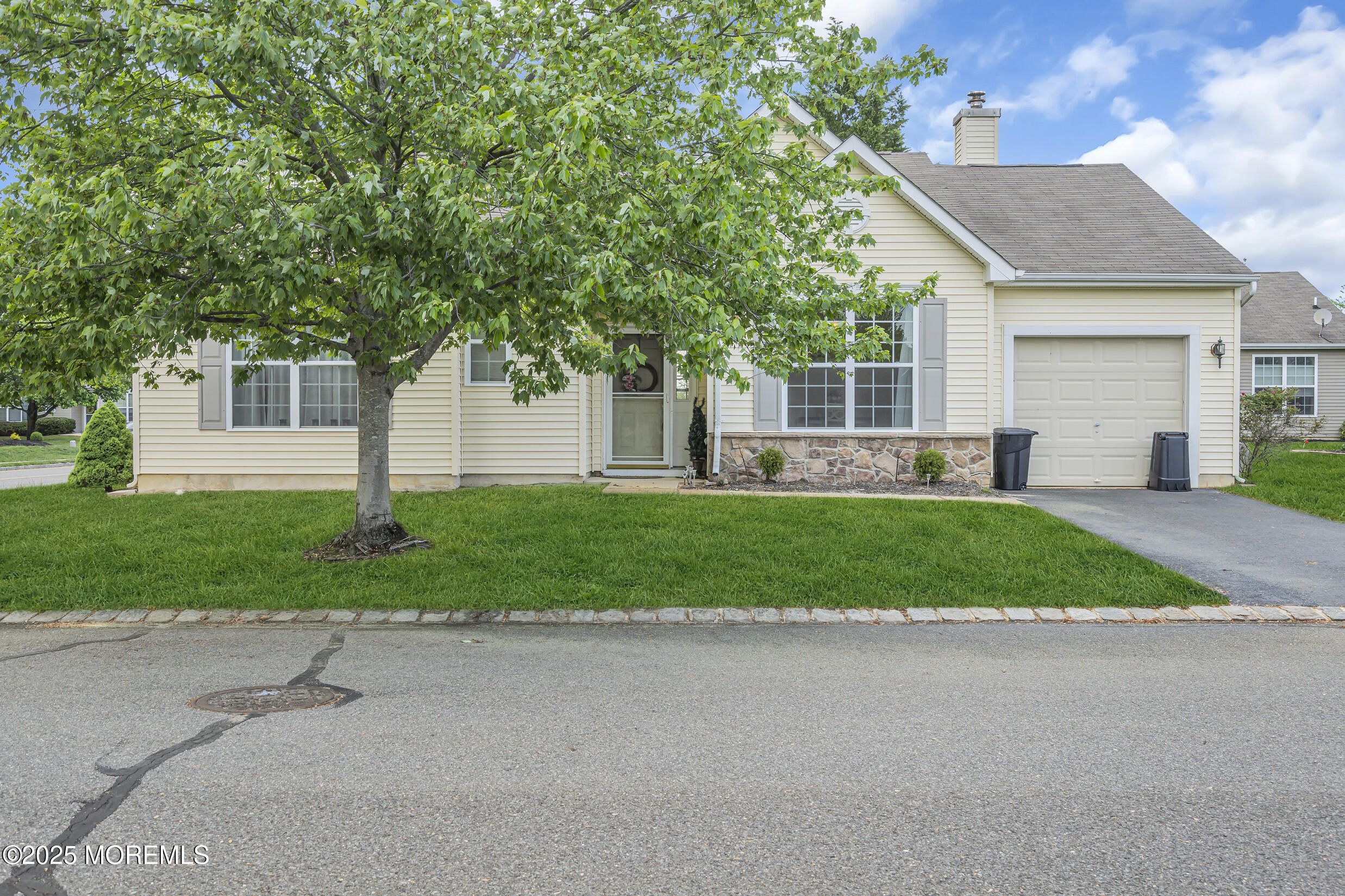 1 Carriage Road Image 1