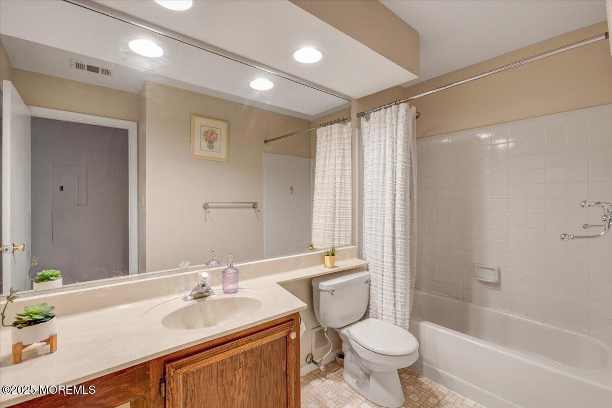 82 Briarwood Court, Howell, NJ, 07731 image 18