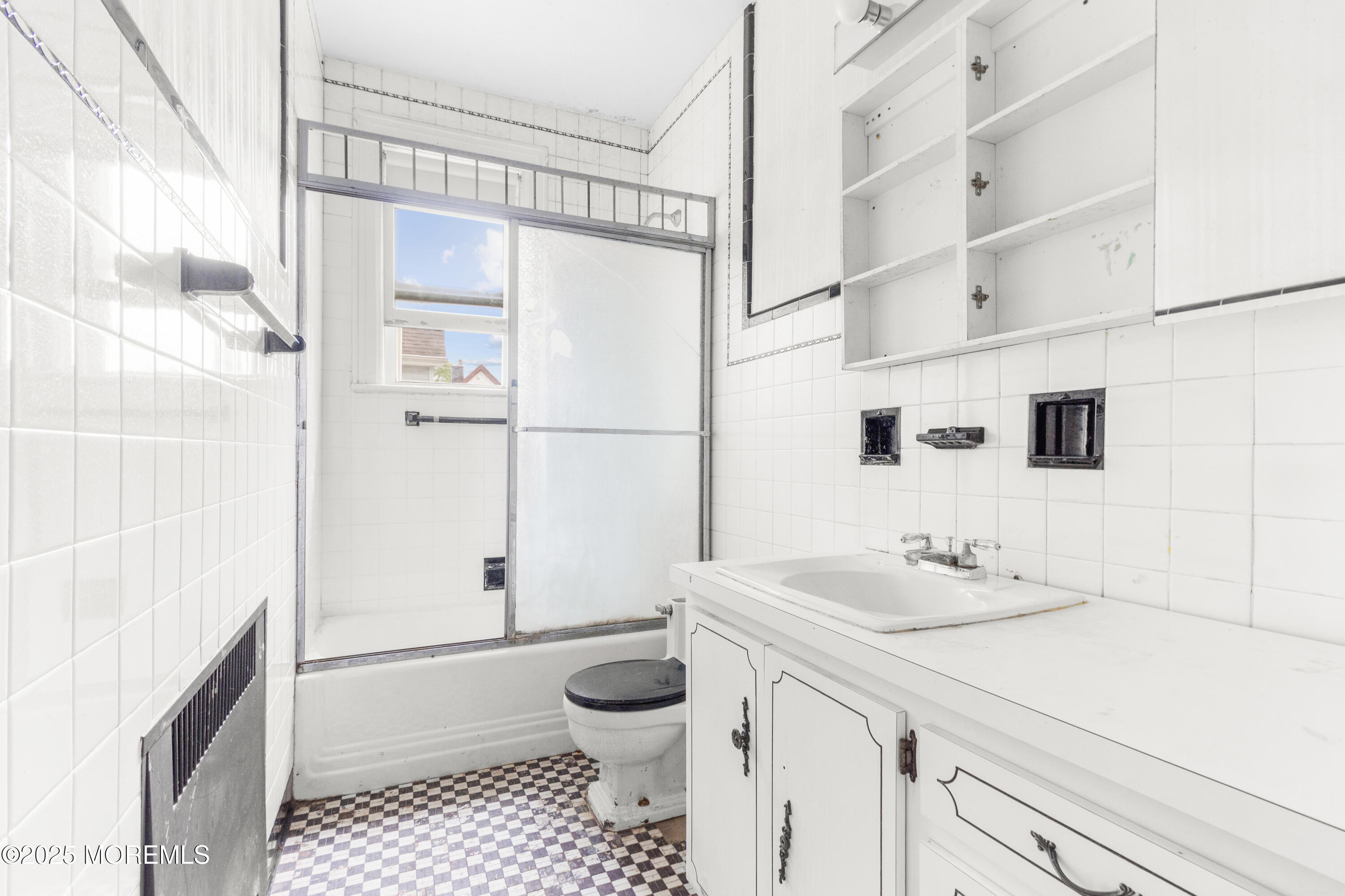 42 E 40th Street, Bayonne, NJ, 07002 image 17