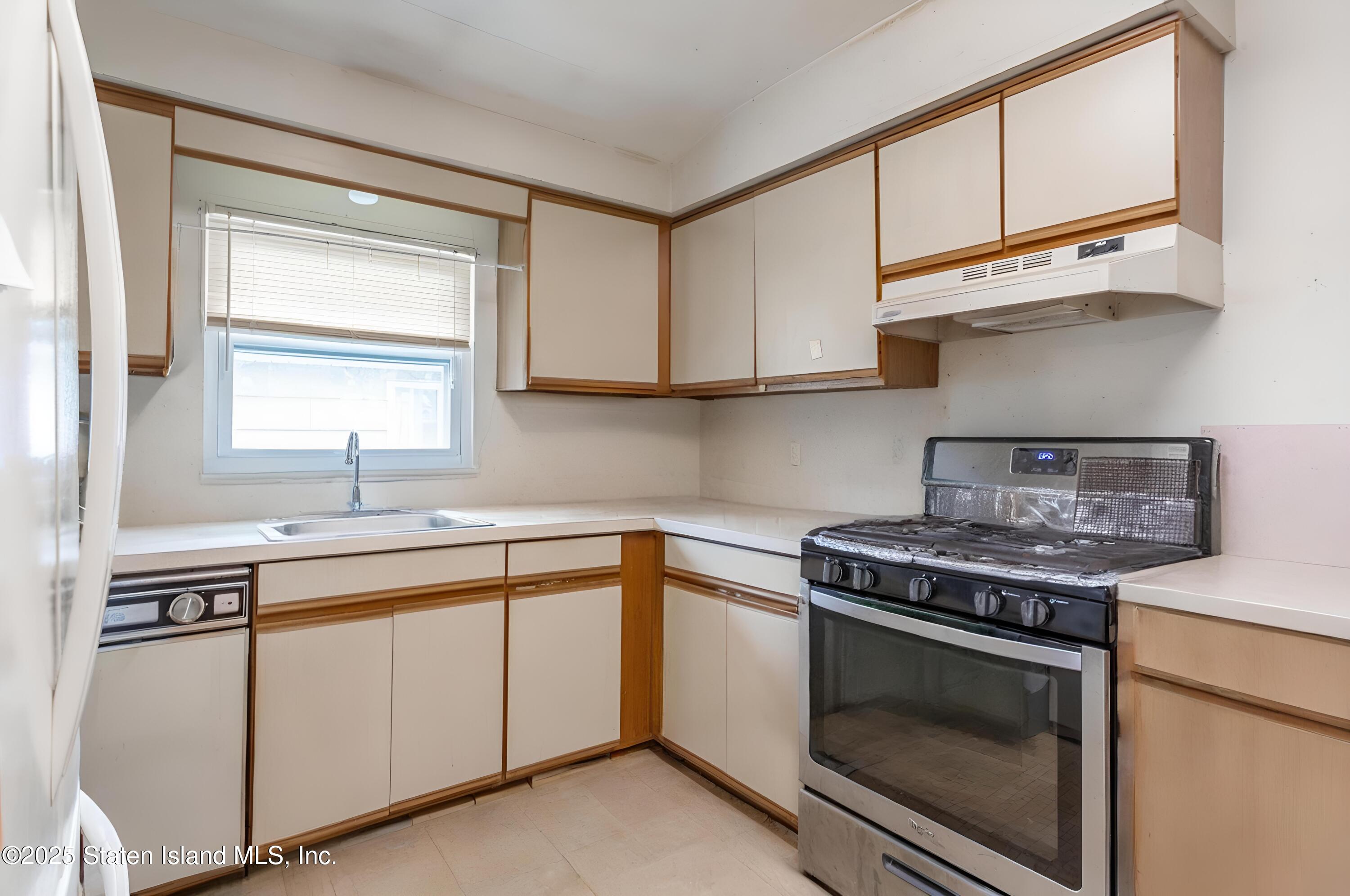 1054 Rensselaer Avenue, Staten Island, NY, 10309 image 8
