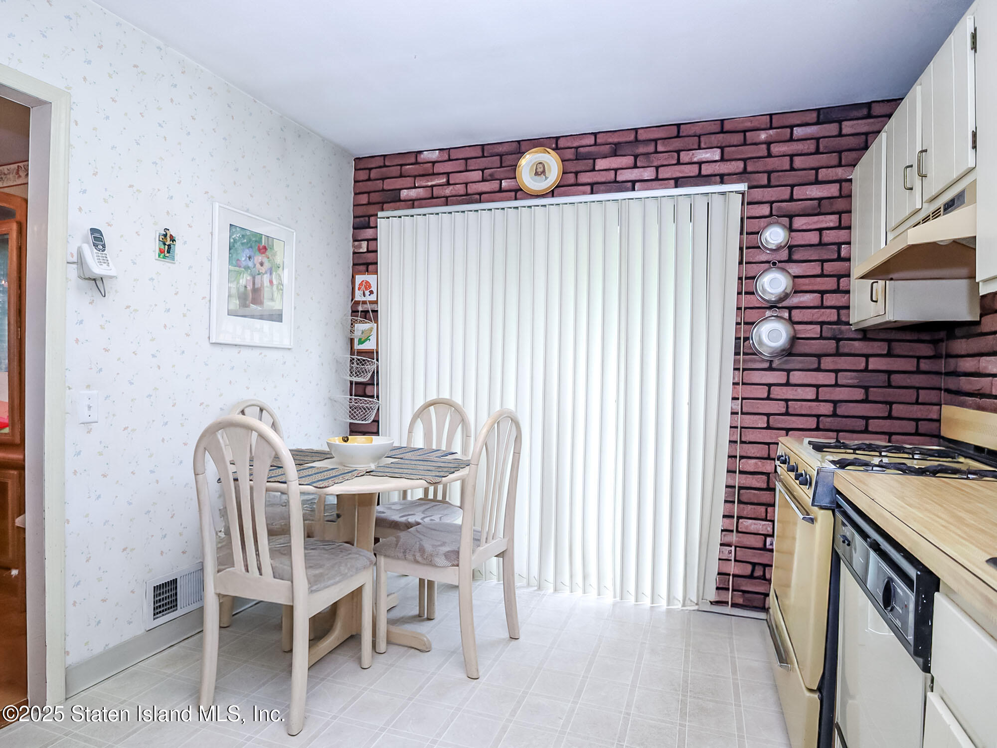 61 Stone Lane, Staten Island, NY, 10314 image 8