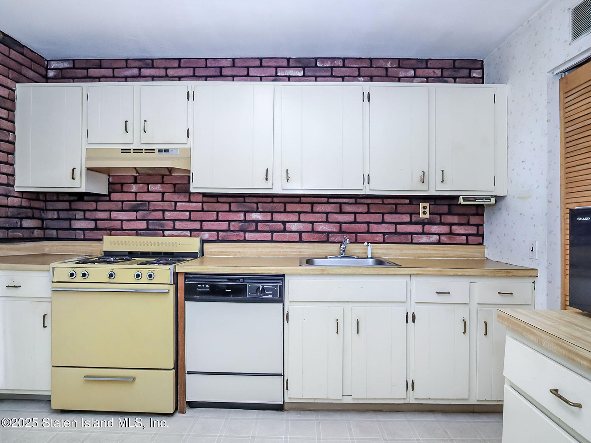61 Stone Lane, Staten Island, NY, 10314 image 6