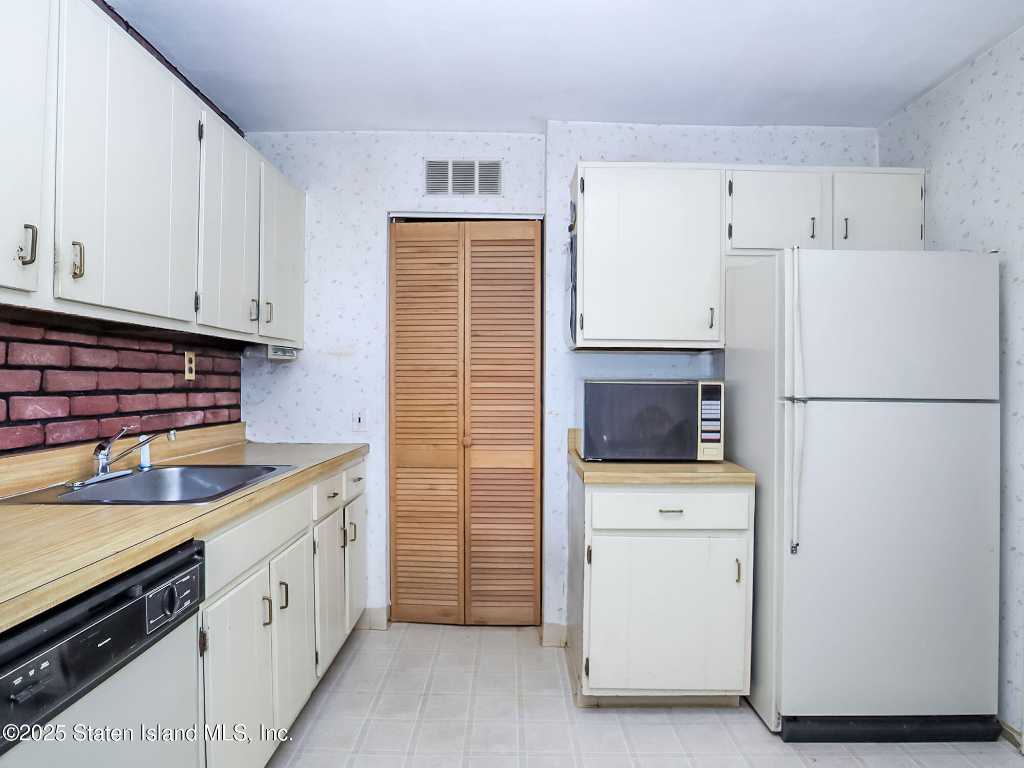 61 Stone Lane, Staten Island, NY, 10314 image 7