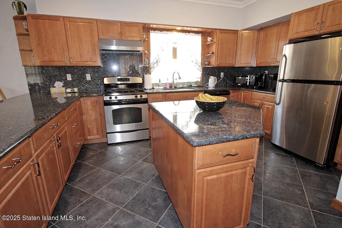 179 Hickory Avenue, Staten Island, NY, 10305 image 9