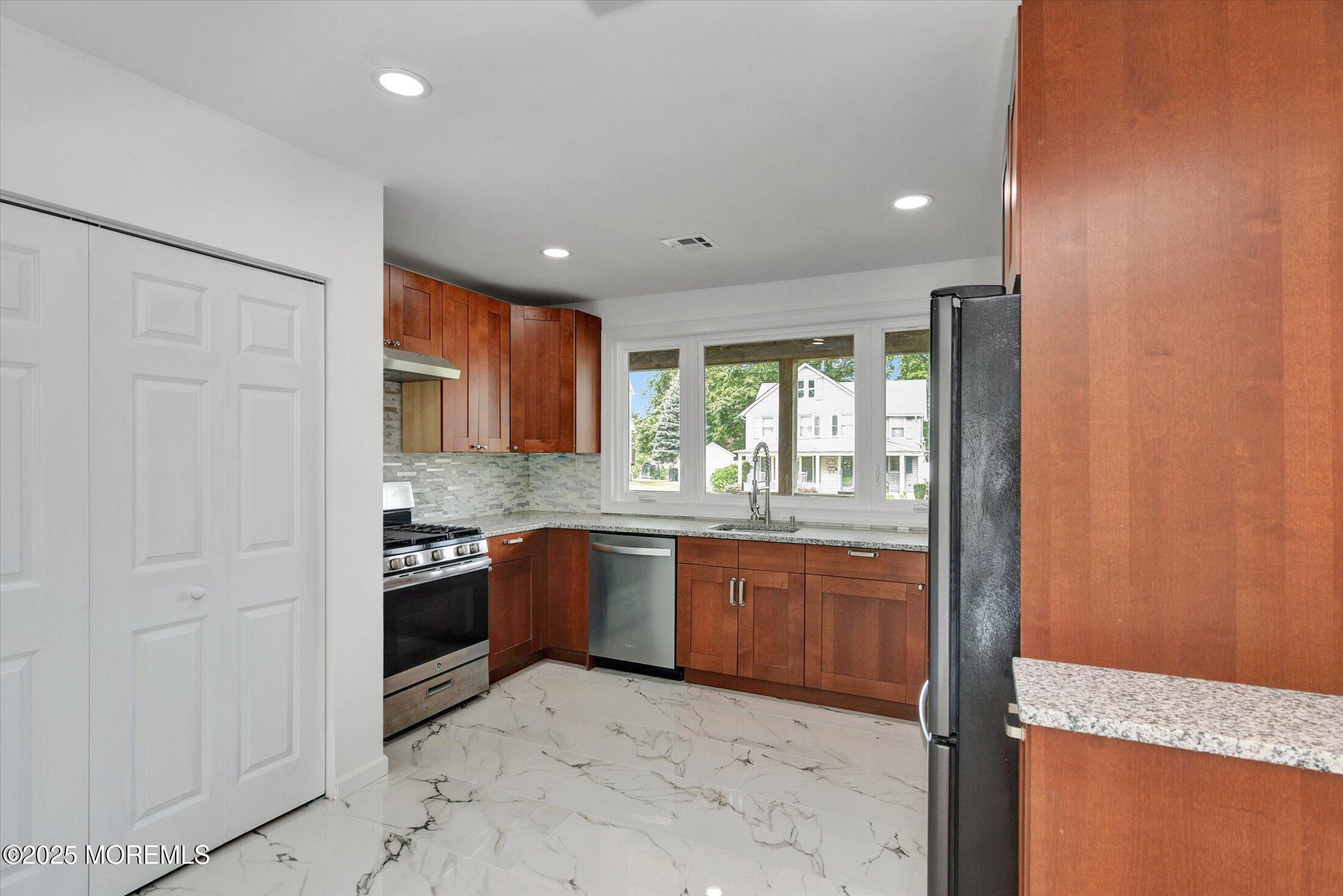 13 Lasatta Avenue Image 5