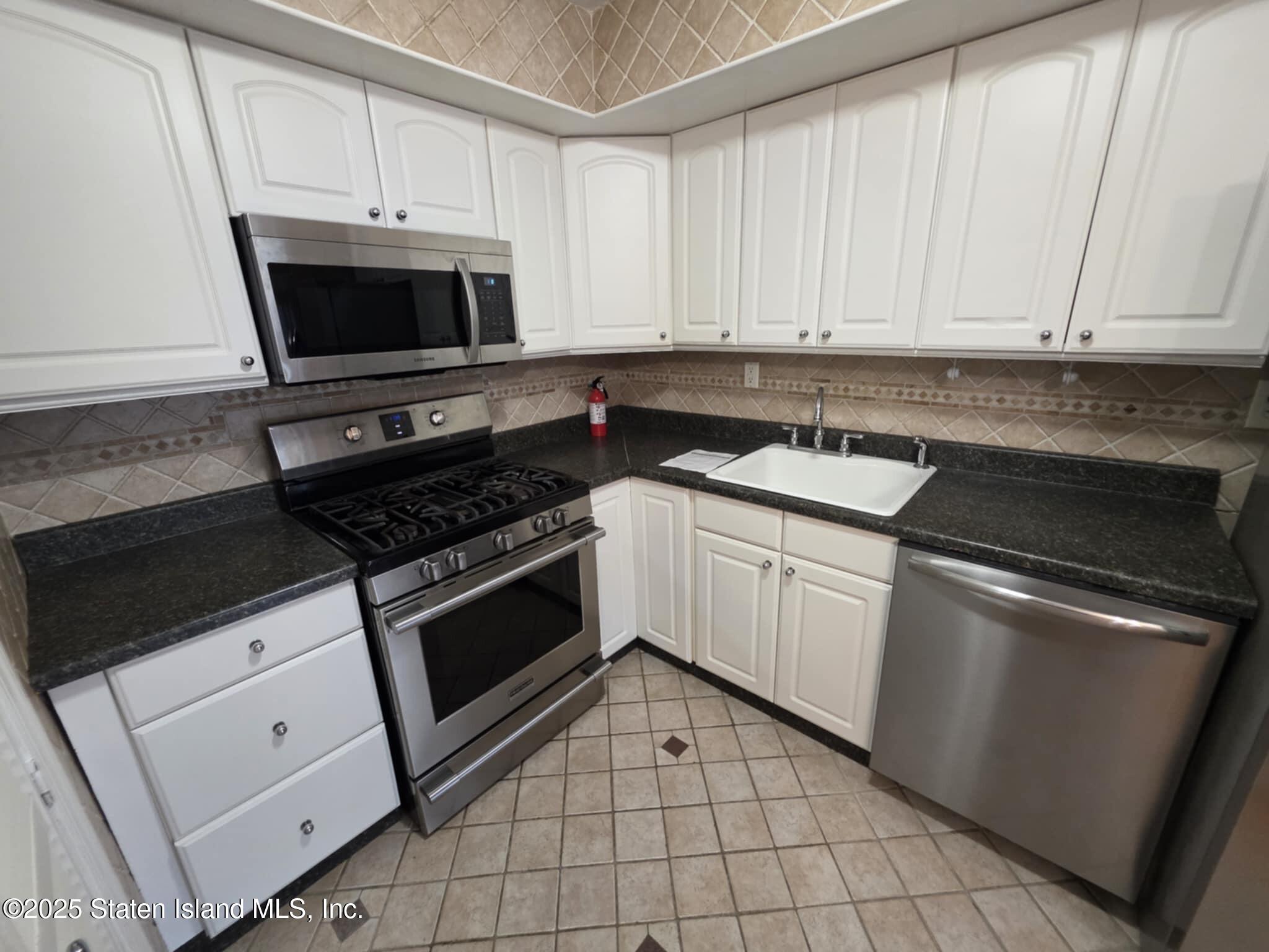58 Selvin Loop, Staten Island, NY, 10303 image 8