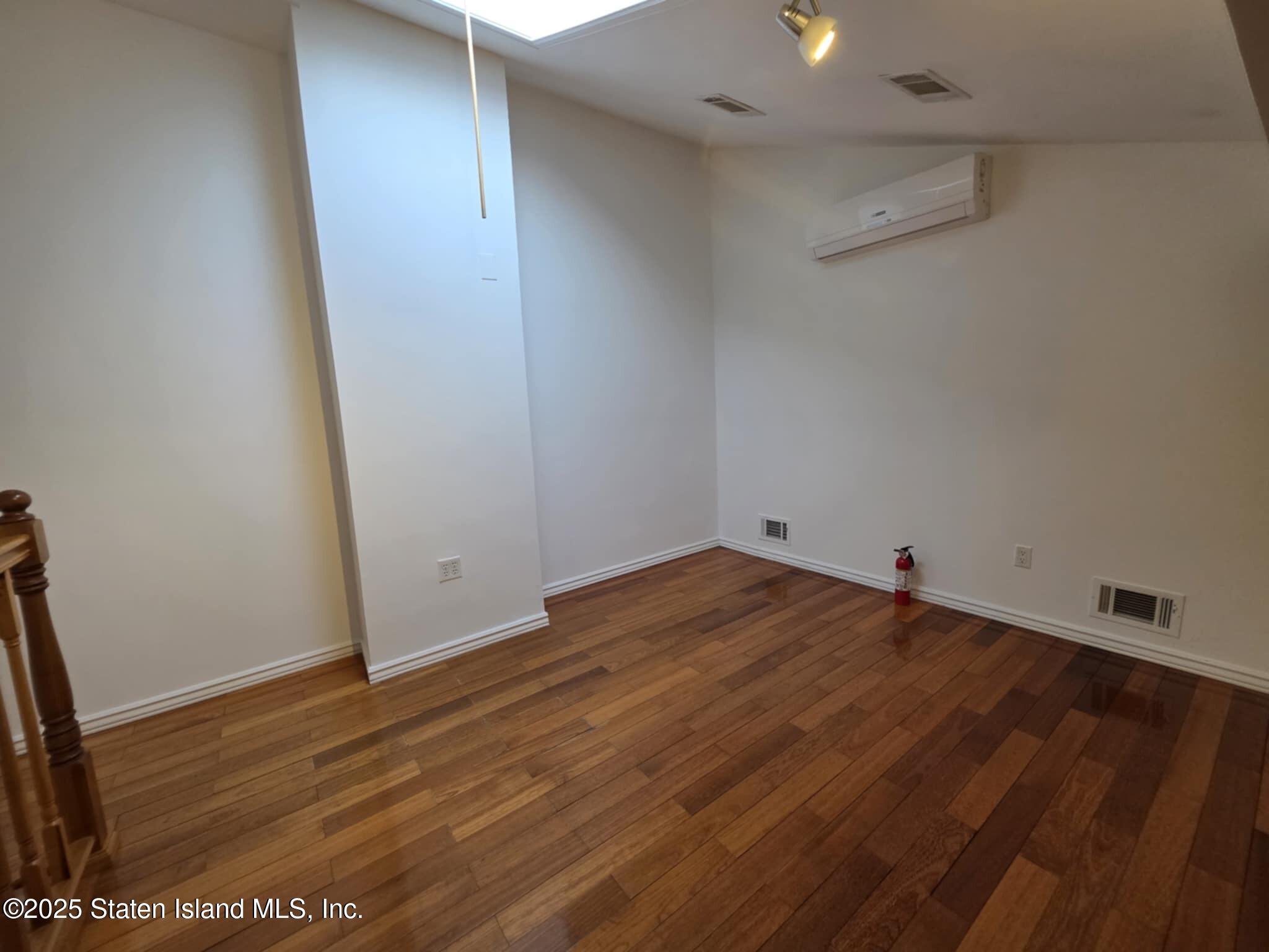 58 Selvin Loop, Staten Island, NY, 10303 image 17