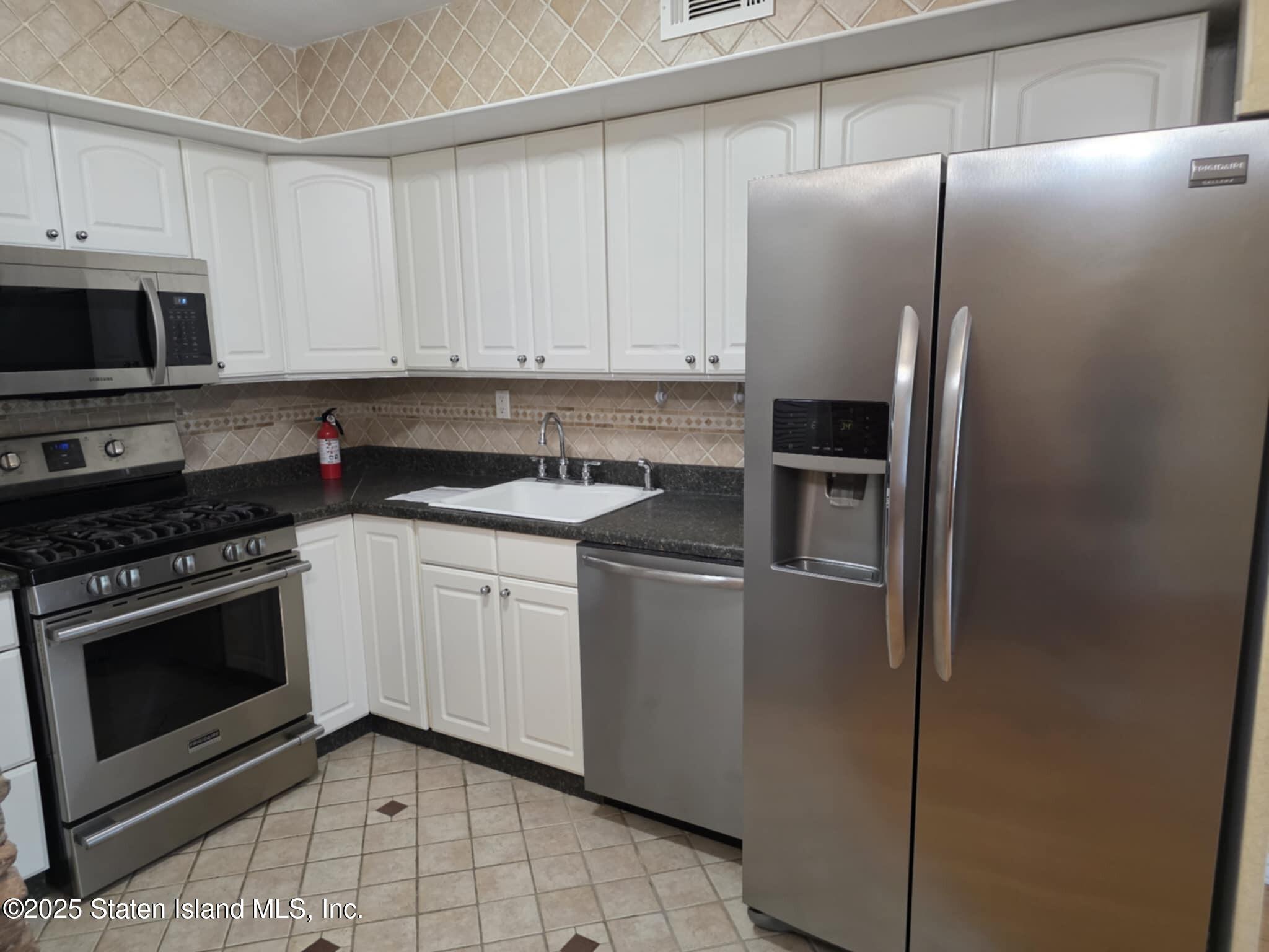 58 Selvin Loop, Staten Island, NY, 10303 image 9