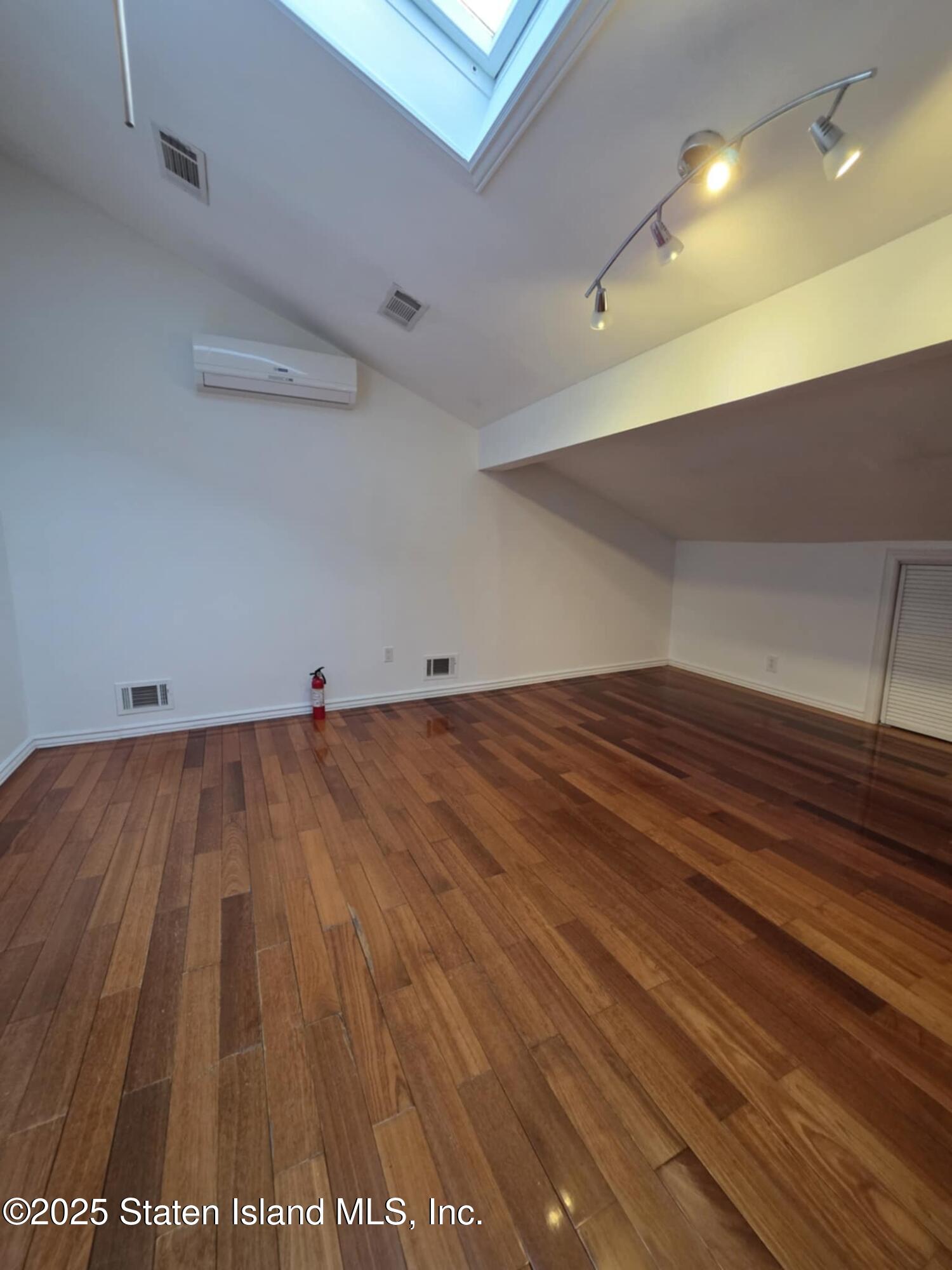 58 Selvin Loop, Staten Island, NY, 10303 image 18
