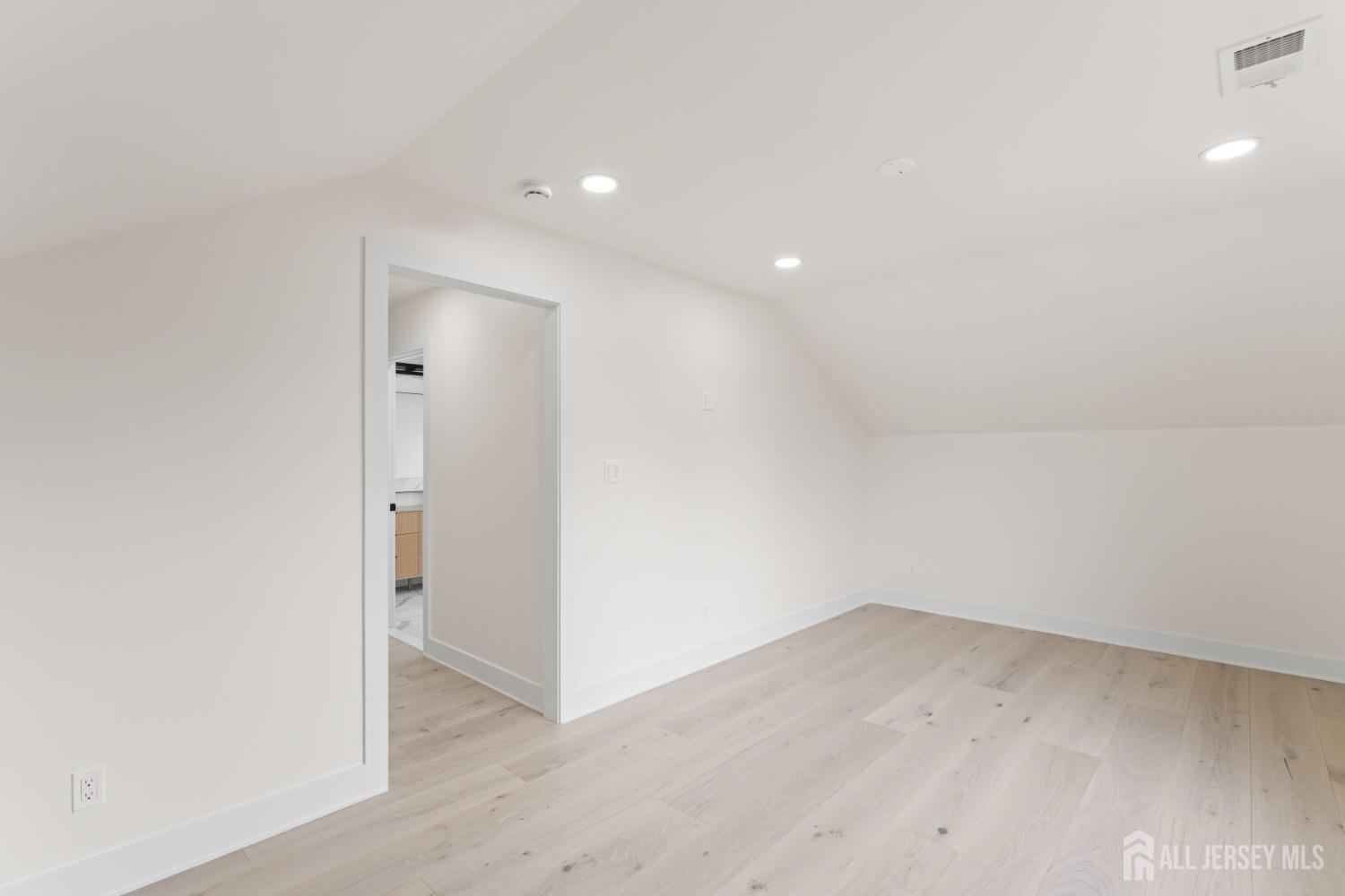23 Redwood Avenue, Edison, NJ, 08817 image 17