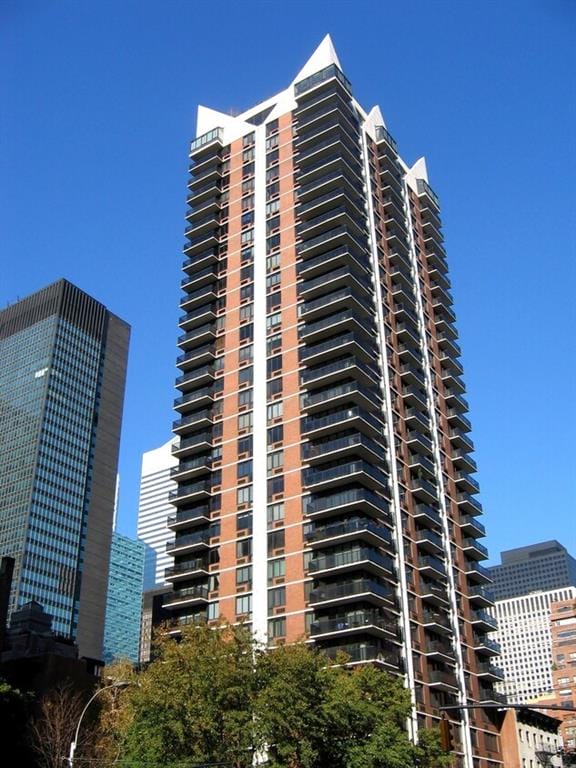255 East 49th Street 16F Image 1