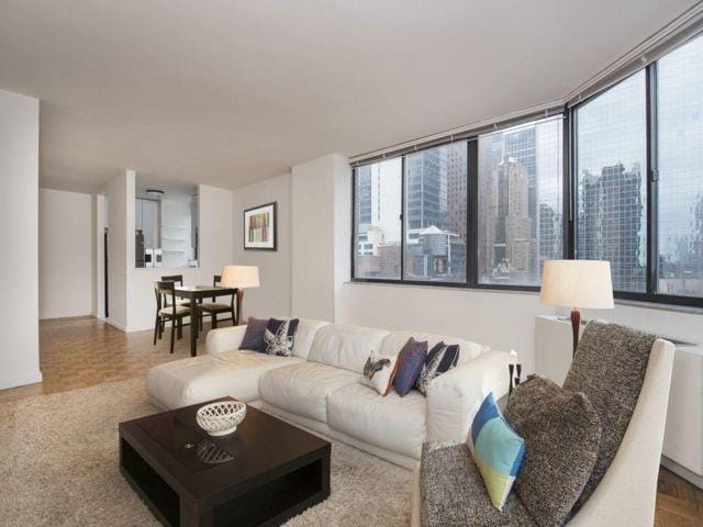 255 East 49th Street 16F Image 2