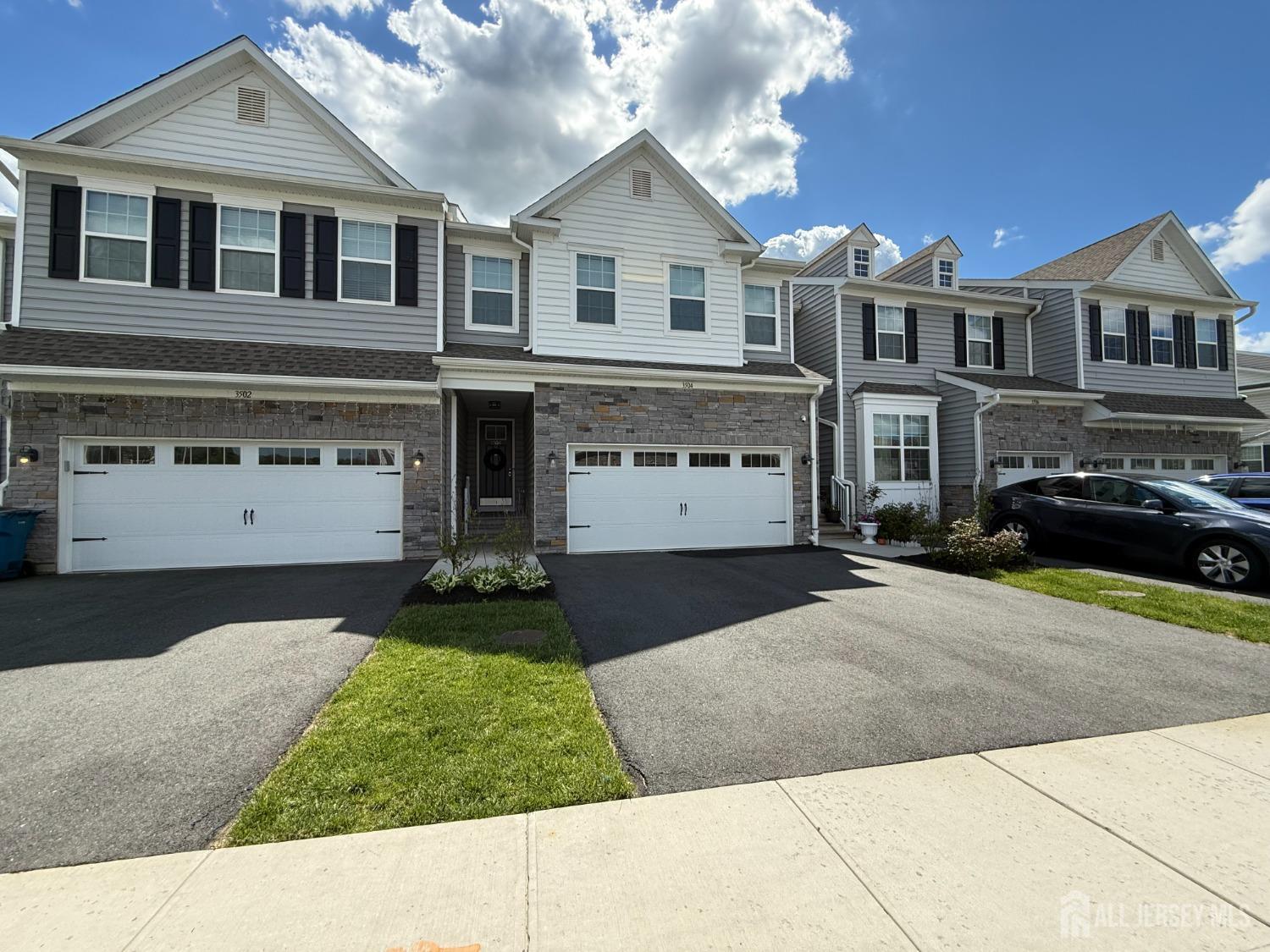 3504 Charleston Drive Image 1