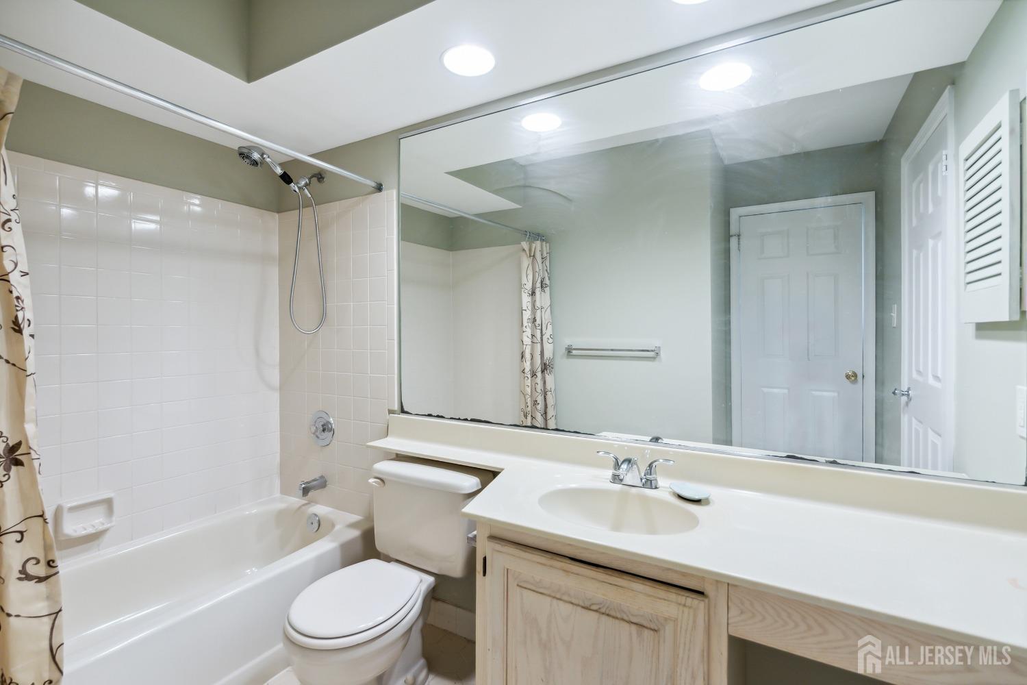 2 Honey Locust Lane Lane, Howell, NJ, 07731 image 20