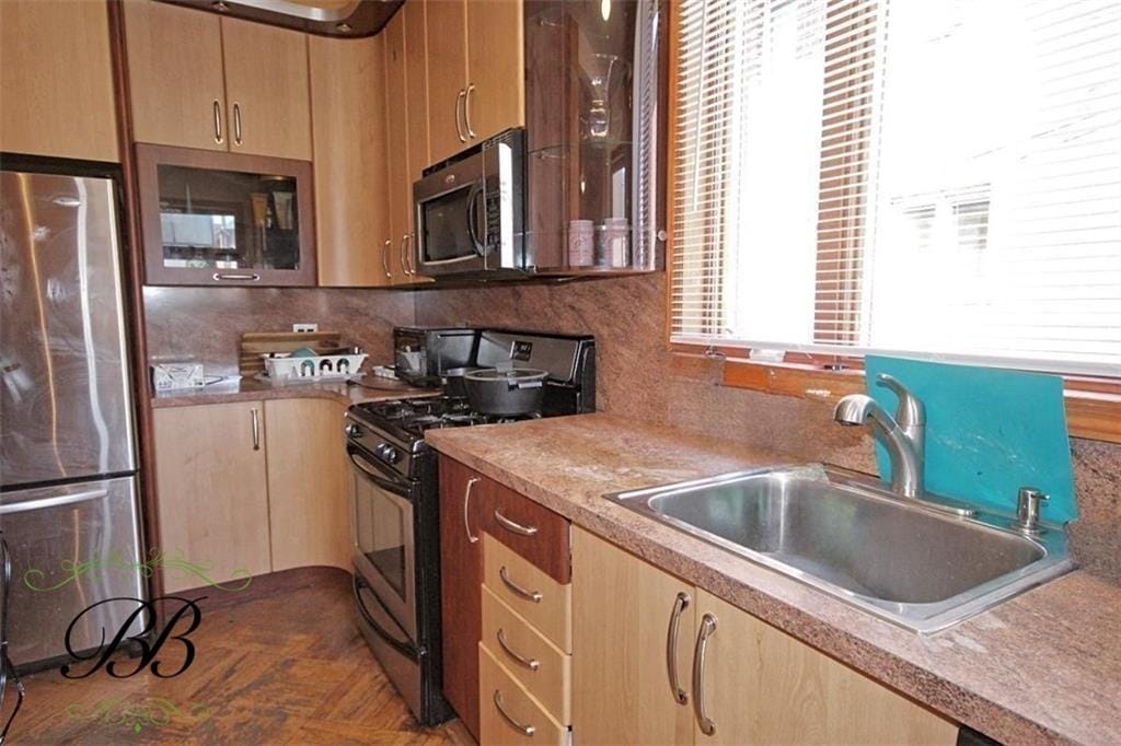 226 West  End Avenue, New York, New York, 11235 image 7