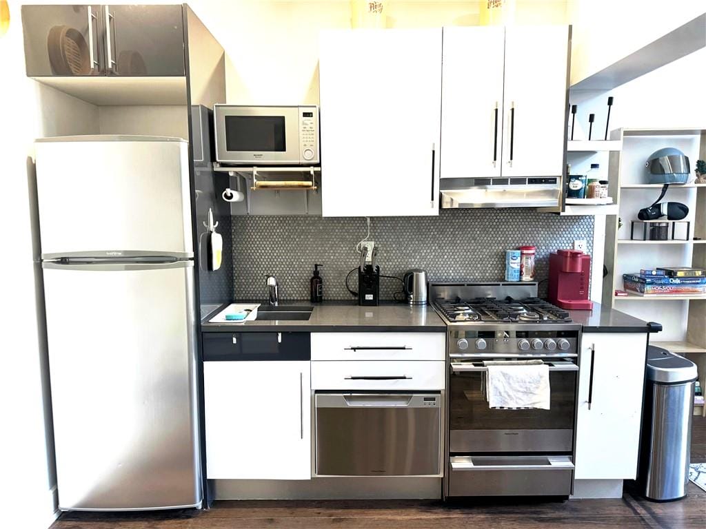 390 Lorimer Street 2G, Brooklyn, New York, 11206 image 6