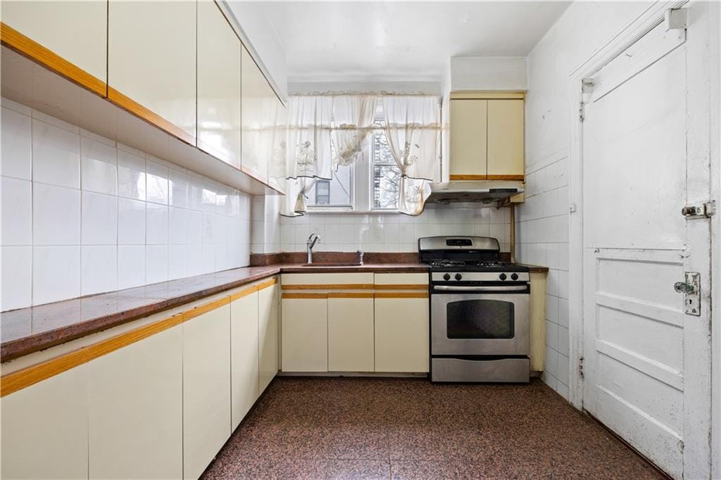 6815 Madeline Court, Brooklyn, New York, 11220 image 6