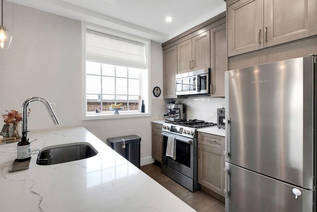 97 Battery Avenue 3B, Brooklyn, New York, 11209 image 16