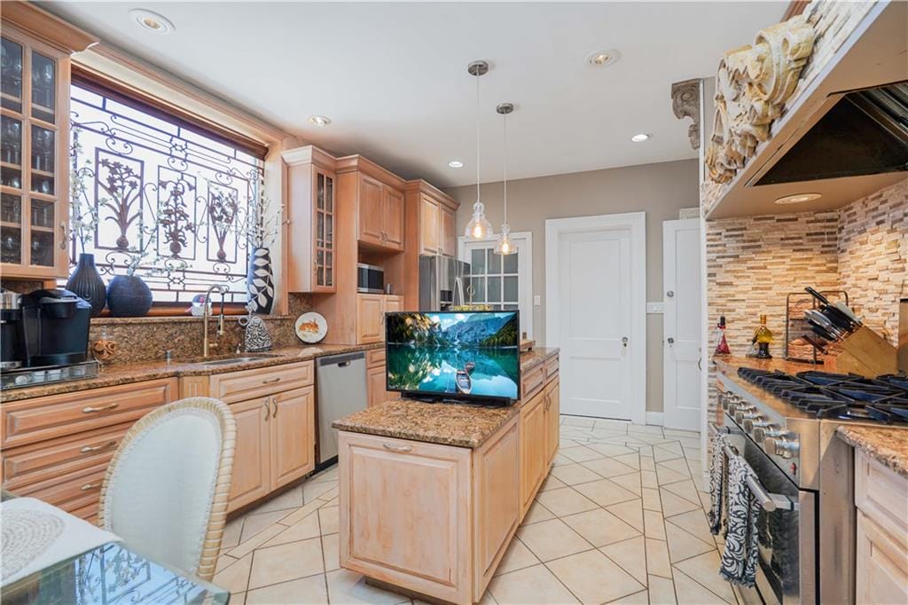 63 Forest Avenue, Staten  Island, New York, 10301 image 16