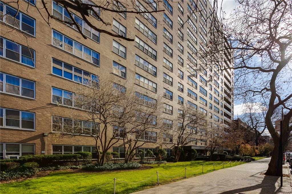 135 Ocean Parkway 4M, Brooklyn, New York, 11218 image 18
