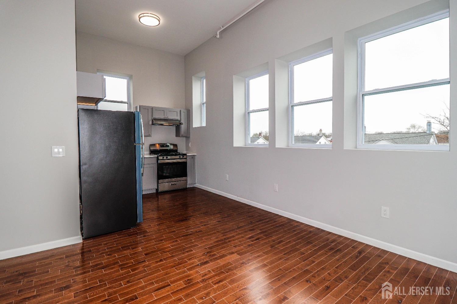 33 2nd Street, Raritan, NJ, 08869 image 8