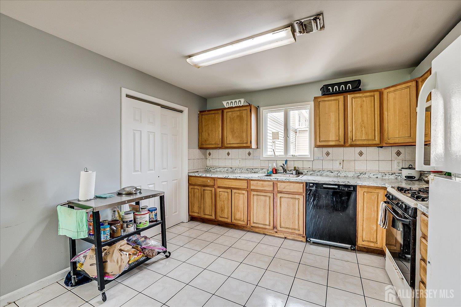 7 Vine Street, Jersey City, NJ, 07306 image 28