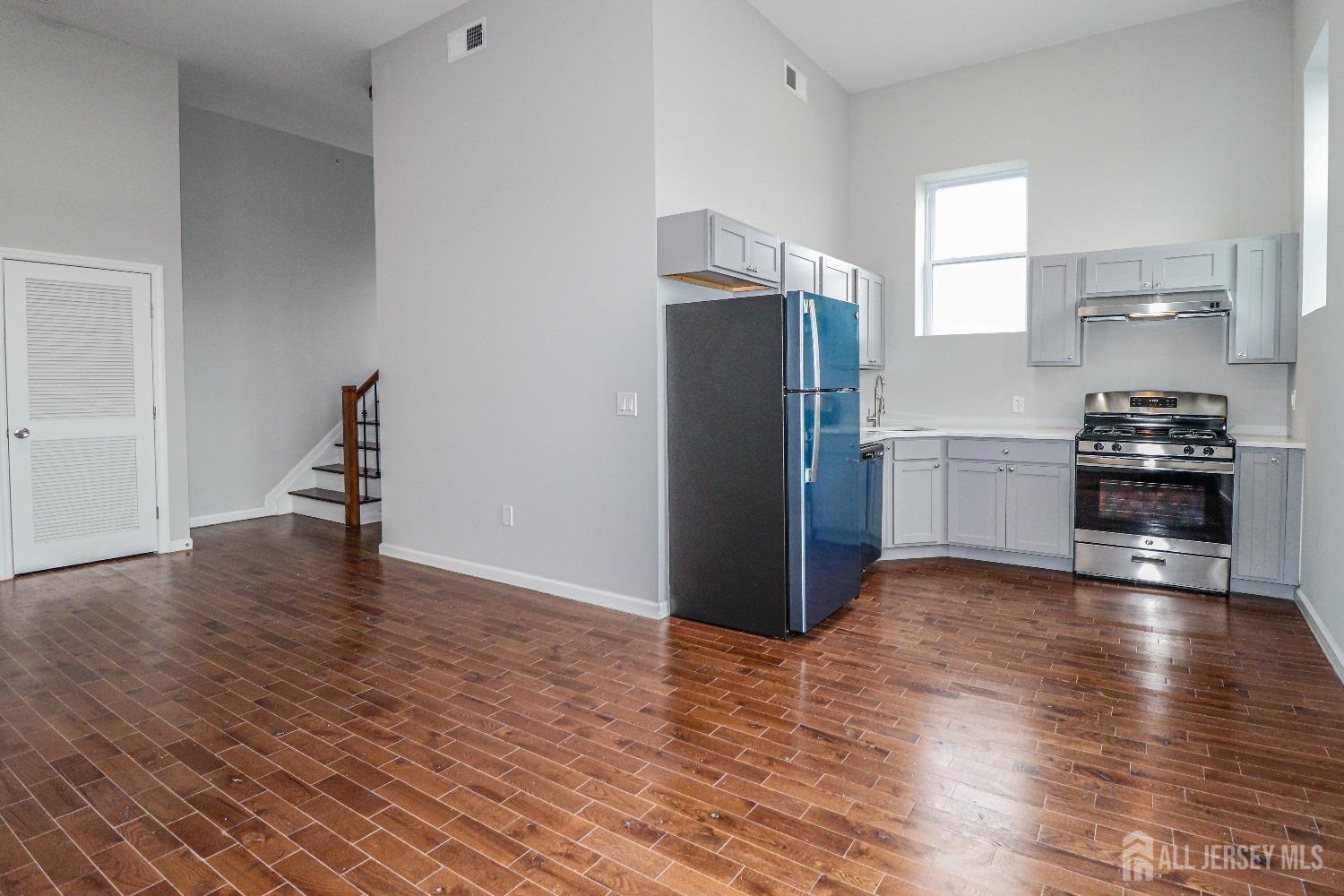 33 2nd Street, Raritan, NJ, 08869 image 10