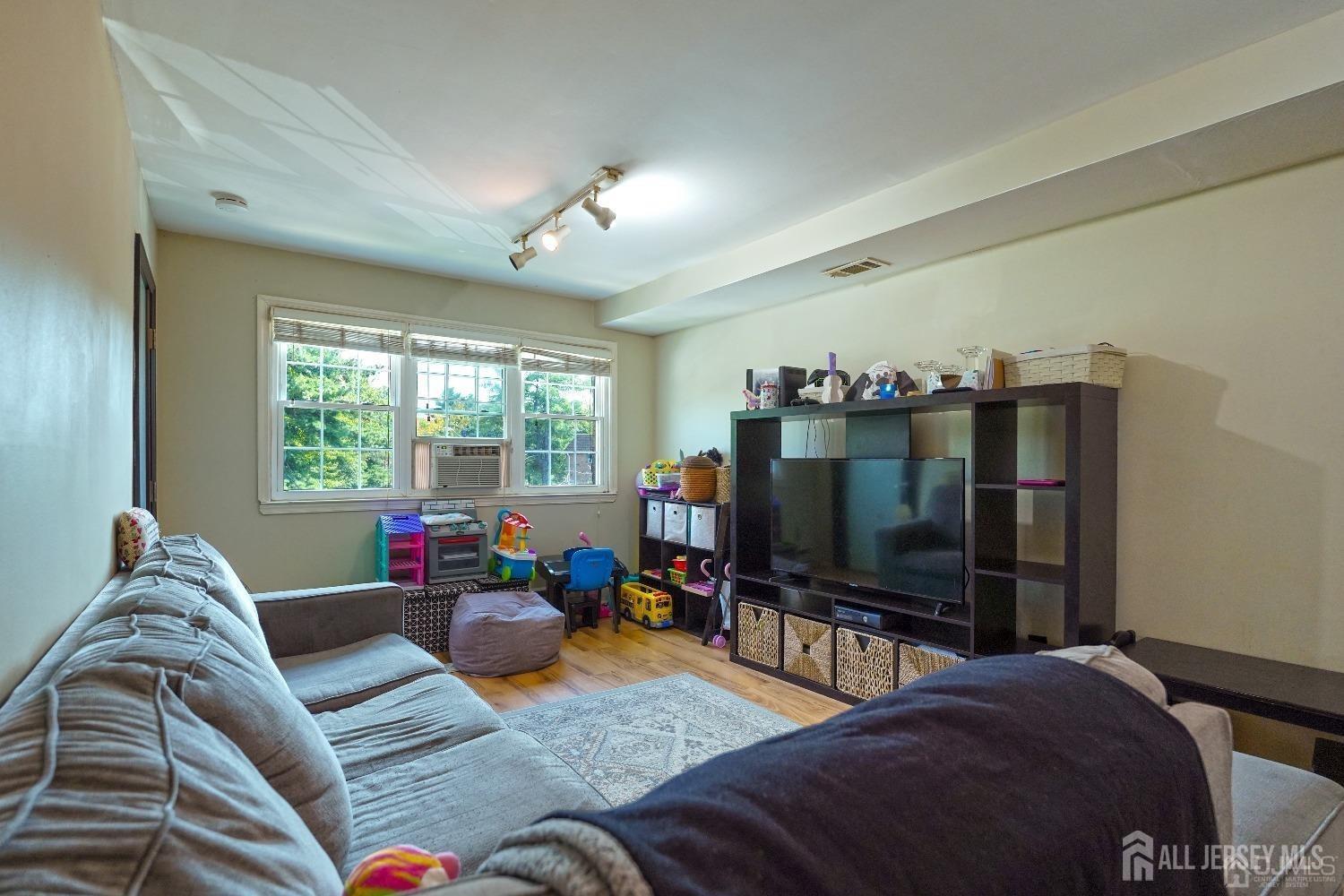 18 College Drive Image 2