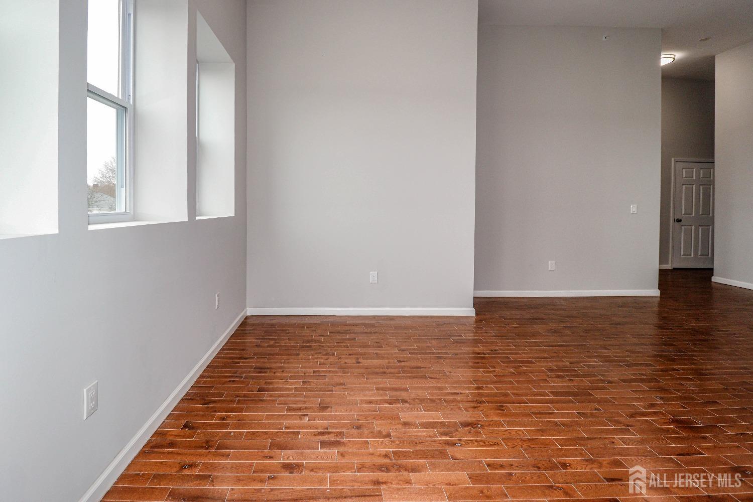 33 2nd Street Image 5