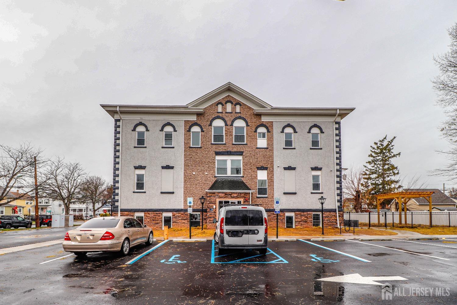 33 2nd Street Image 1