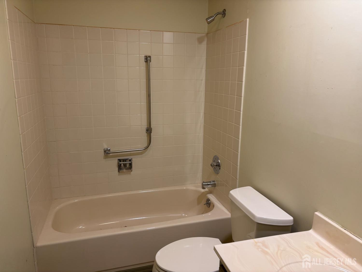 8 Benjamin Franklin Dr Drive 8E, Monroe, NJ, 08831 image 6