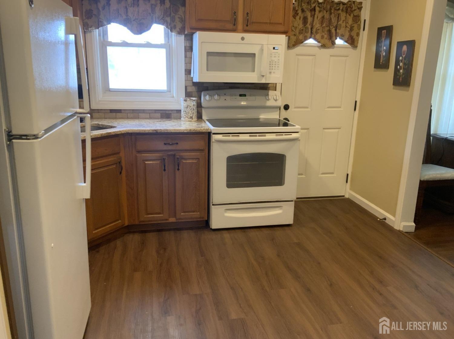 65 Jackson Avenue, Carteret, NJ, 07008
