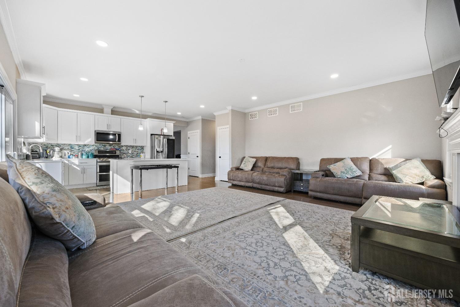 783 Aborn Avenue Image 5