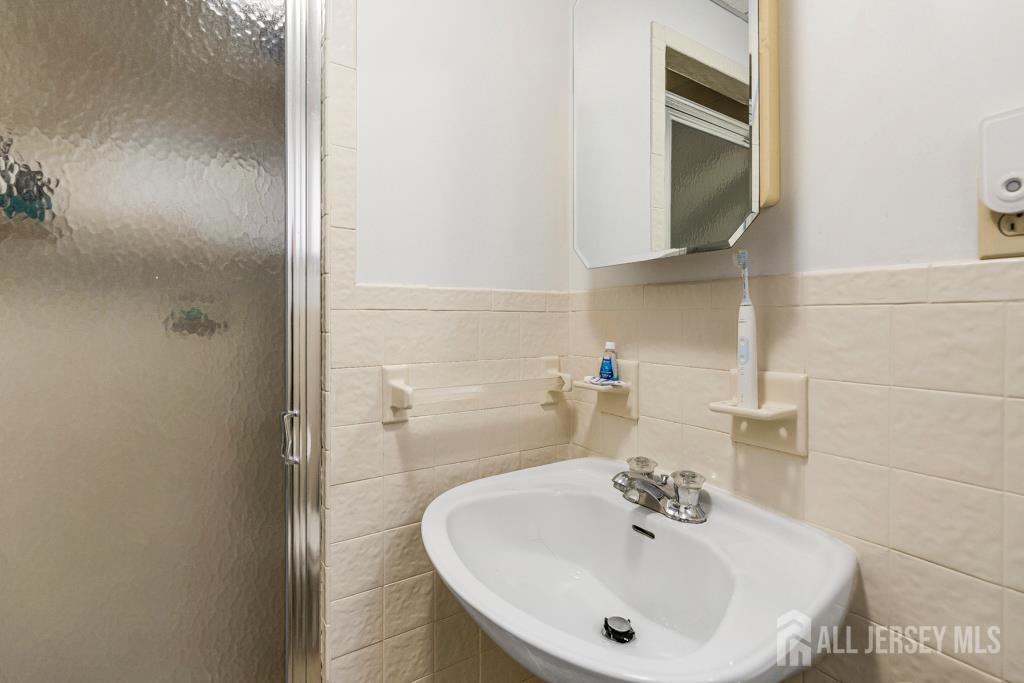 605 Beechwood Avenue, Middlesex, NJ, 08846 image 19