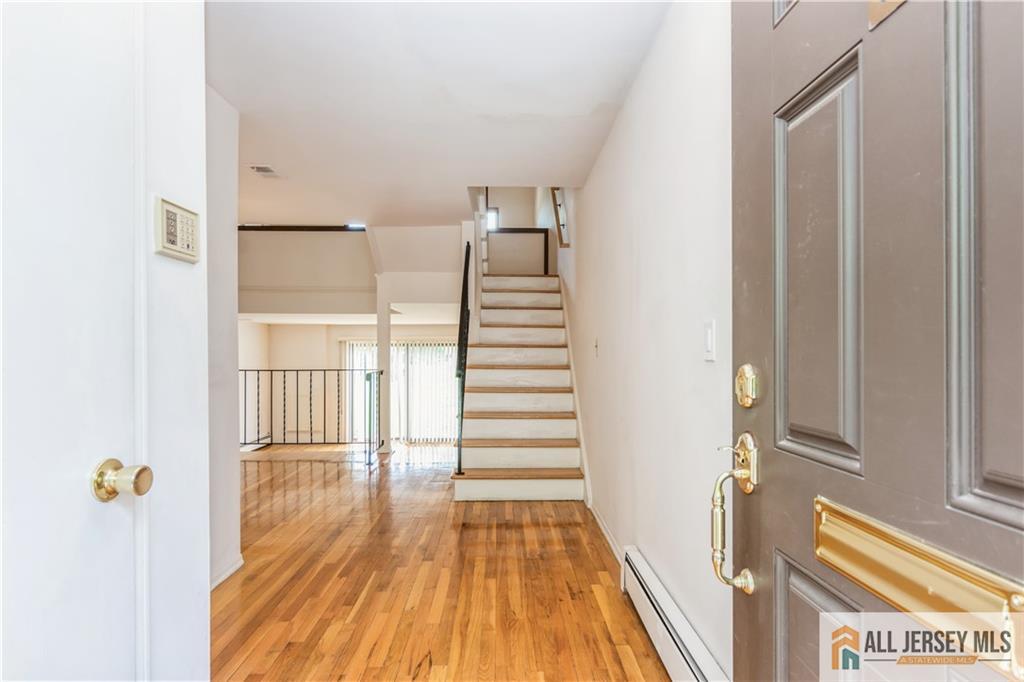 323 Gills Lane 9C, Iselin, NJ, 08830
