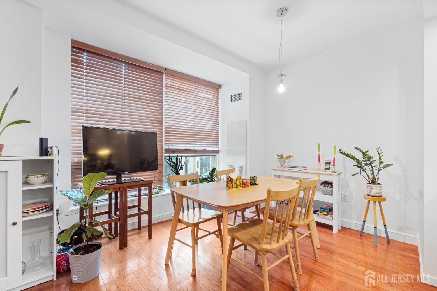 1 Shore Lane 619 Image 3