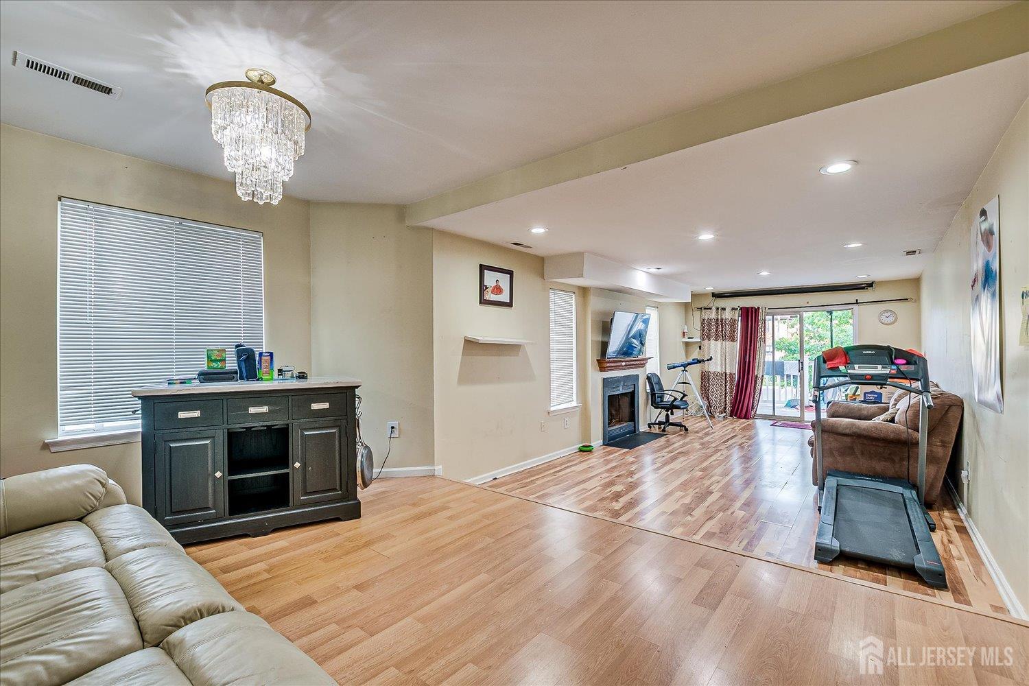 1702 Amanda Court Image 3