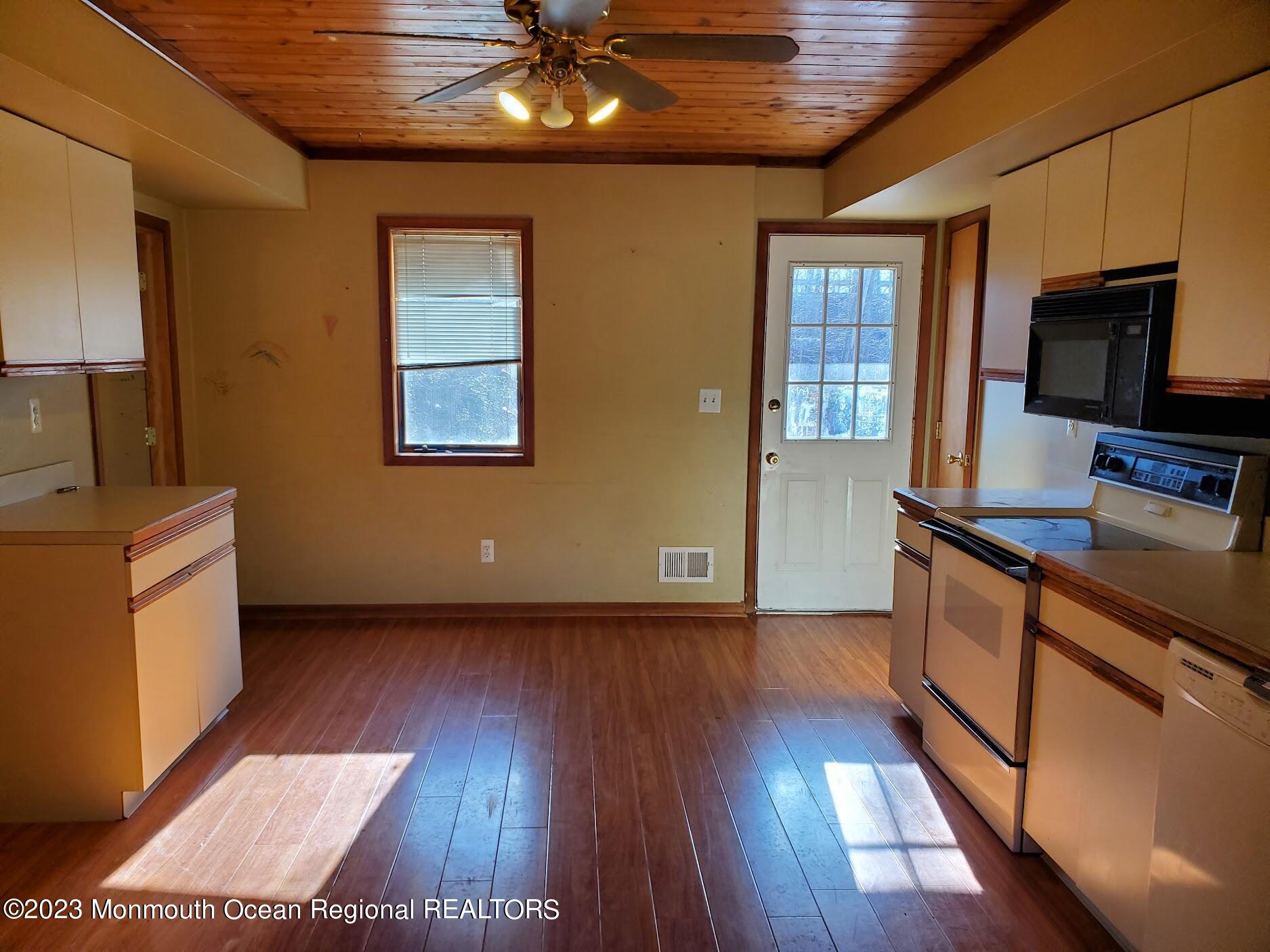 16 Pinewood Road, Howell, NJ, 07731 image 13