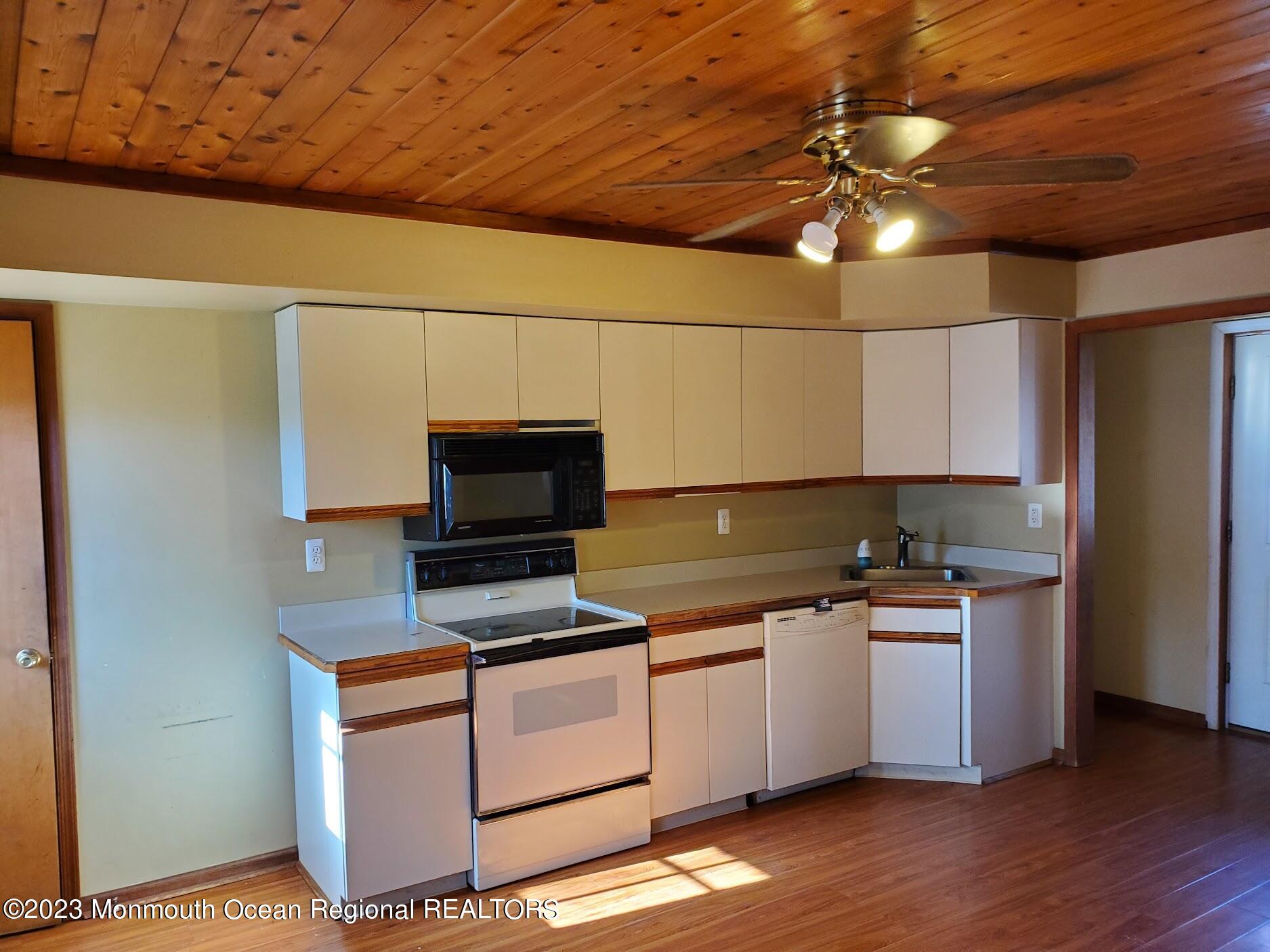 16 Pinewood Road, Howell, NJ, 07731 image 14