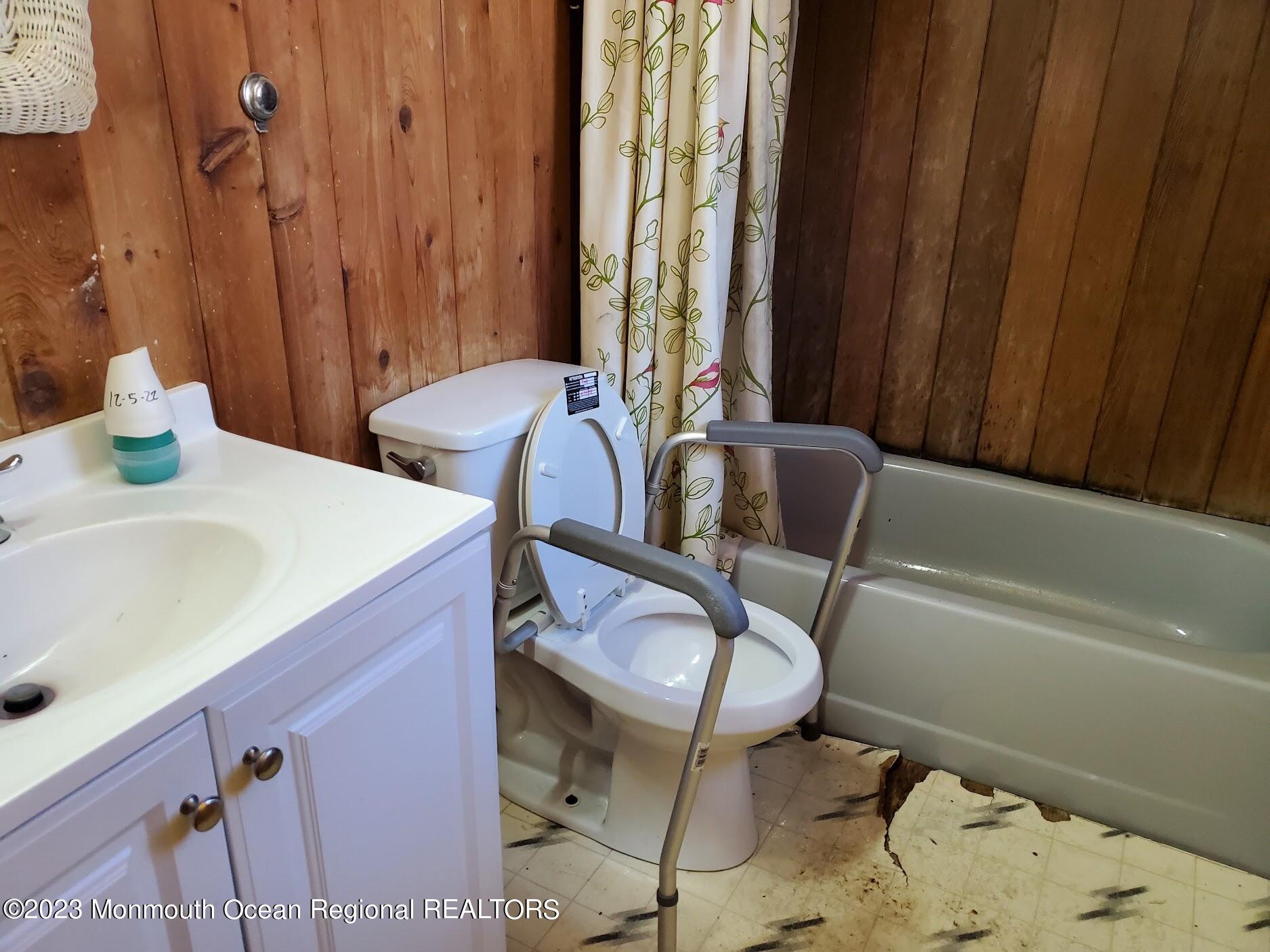 16 Pinewood Road, Howell, NJ, 07731 image 18