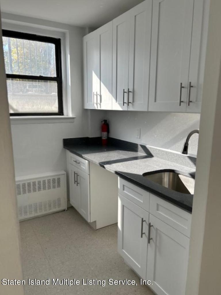 1100 Clove Road G0 Image 4