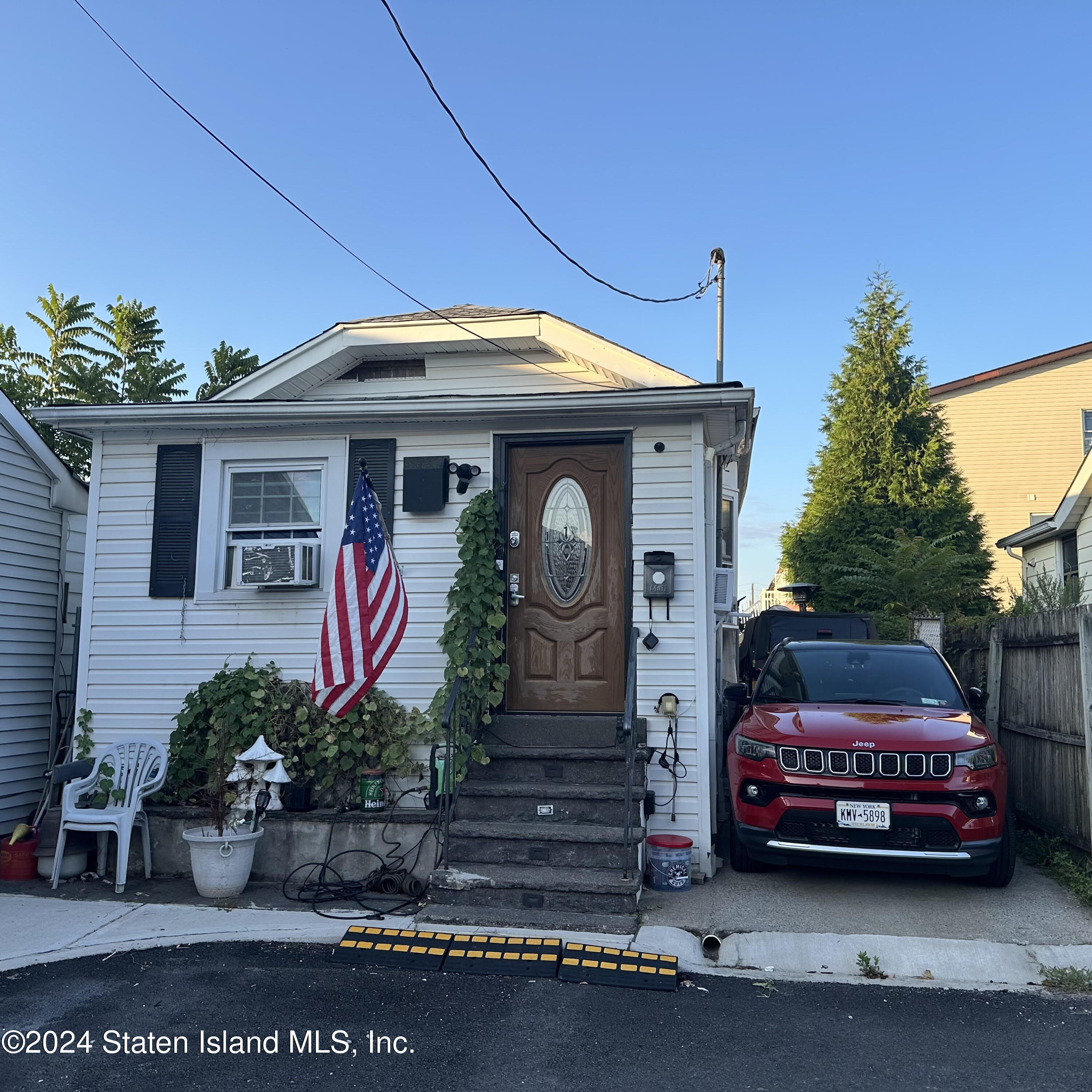 1 Milbank Road, Staten Island, NY, 10306