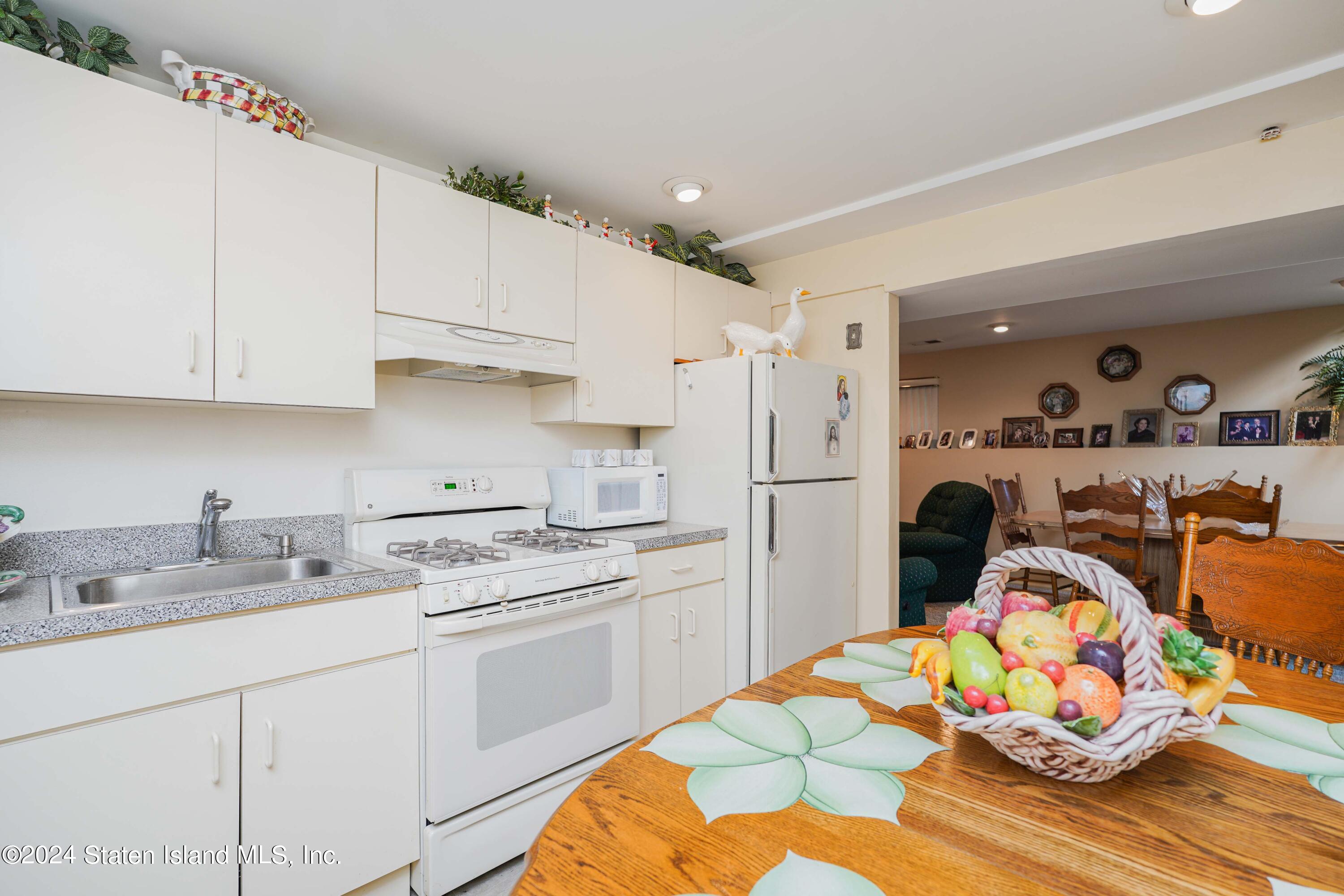 1260 Drumgoole Road, Staten Island, NY, 10312 image 35