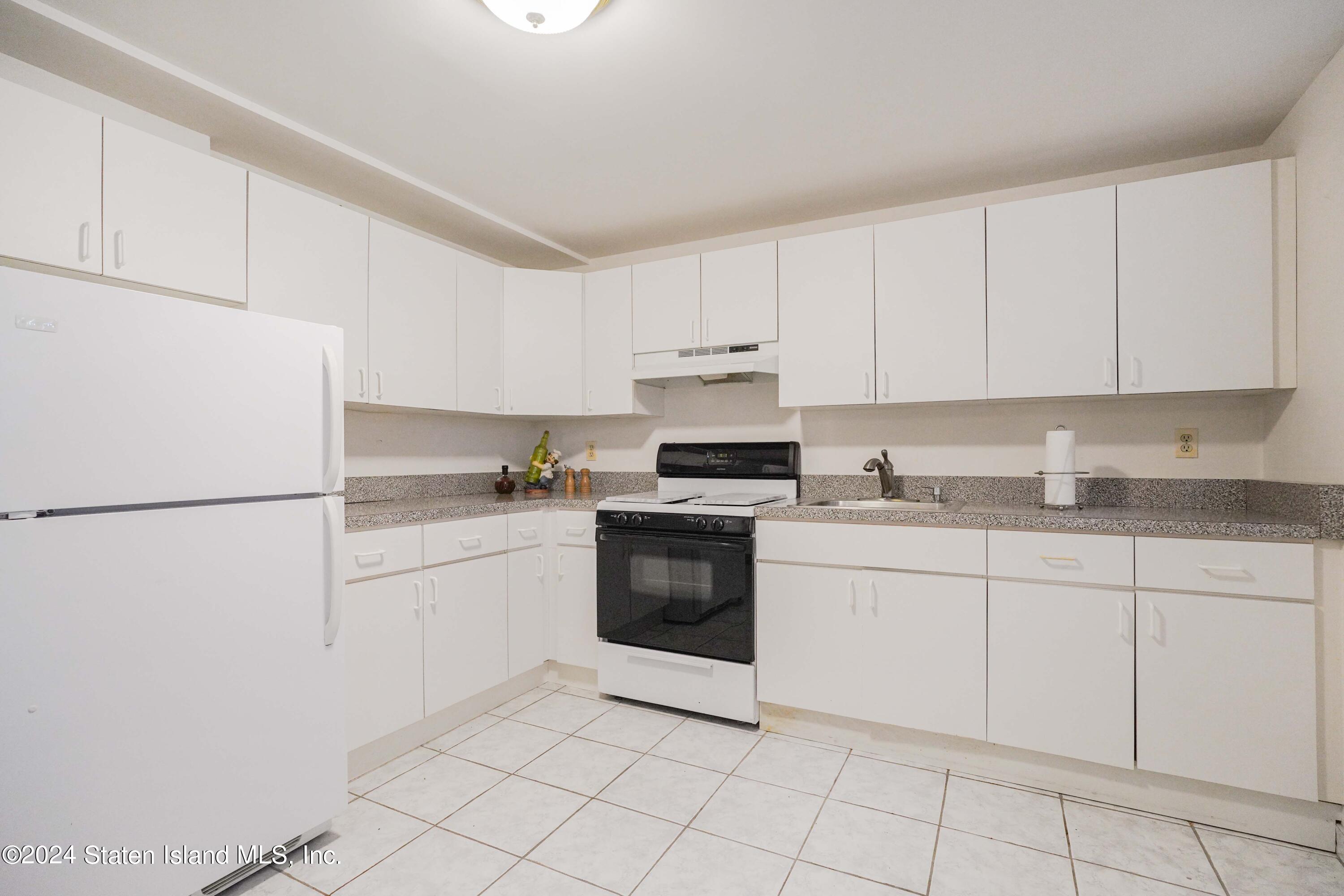 1260 Drumgoole Road, Staten Island, NY, 10312 image 36