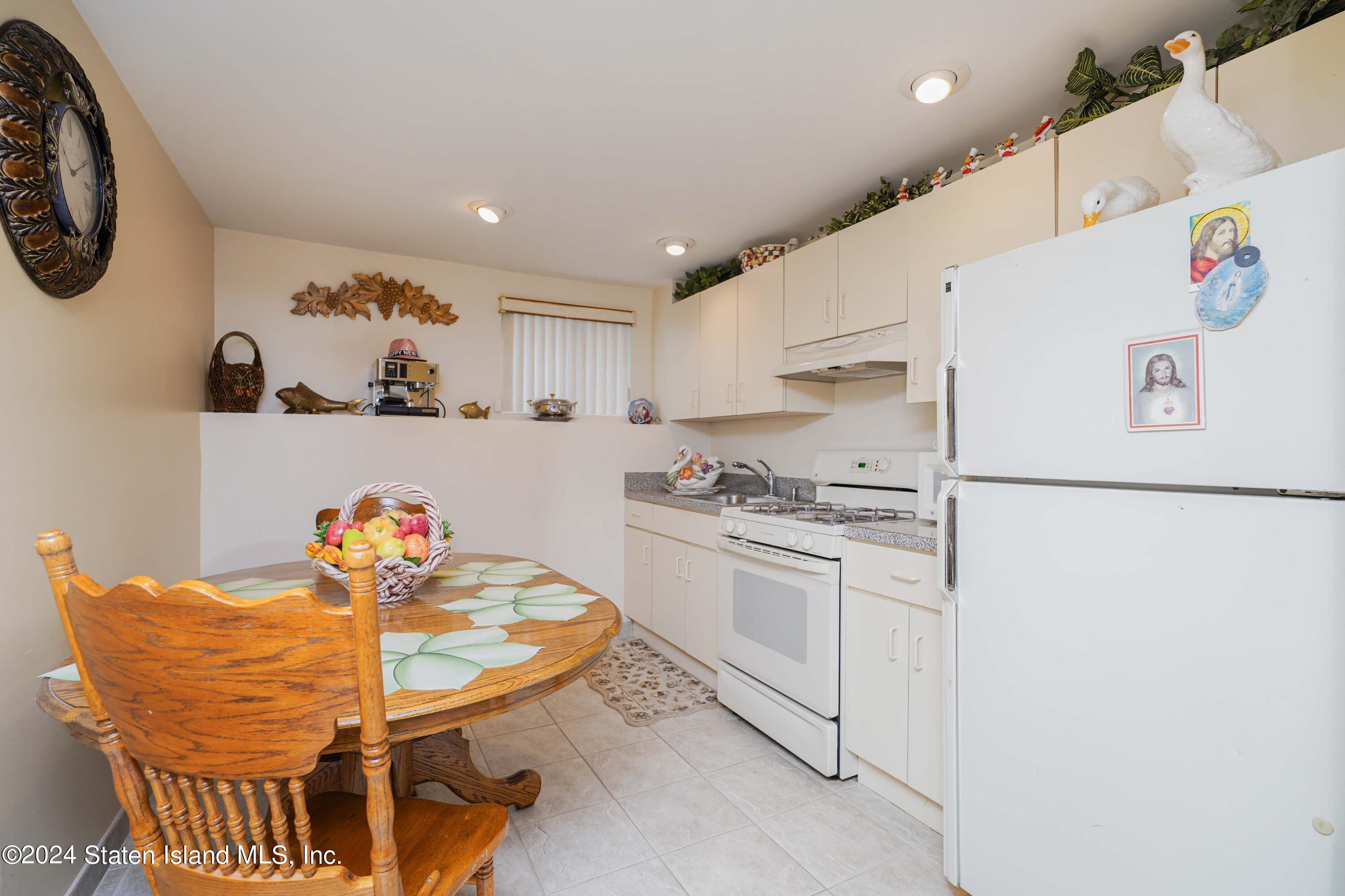 1260 Drumgoole Road, Staten Island, NY, 10312 image 34
